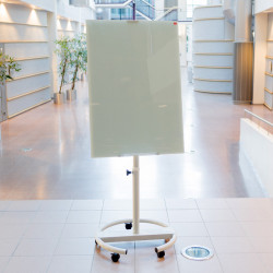 Tāfele Glass Mobile Flip-Chart, TK Team